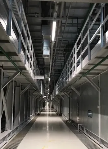 Car bodies enter the electrophoretic coating tank for E-coating application
